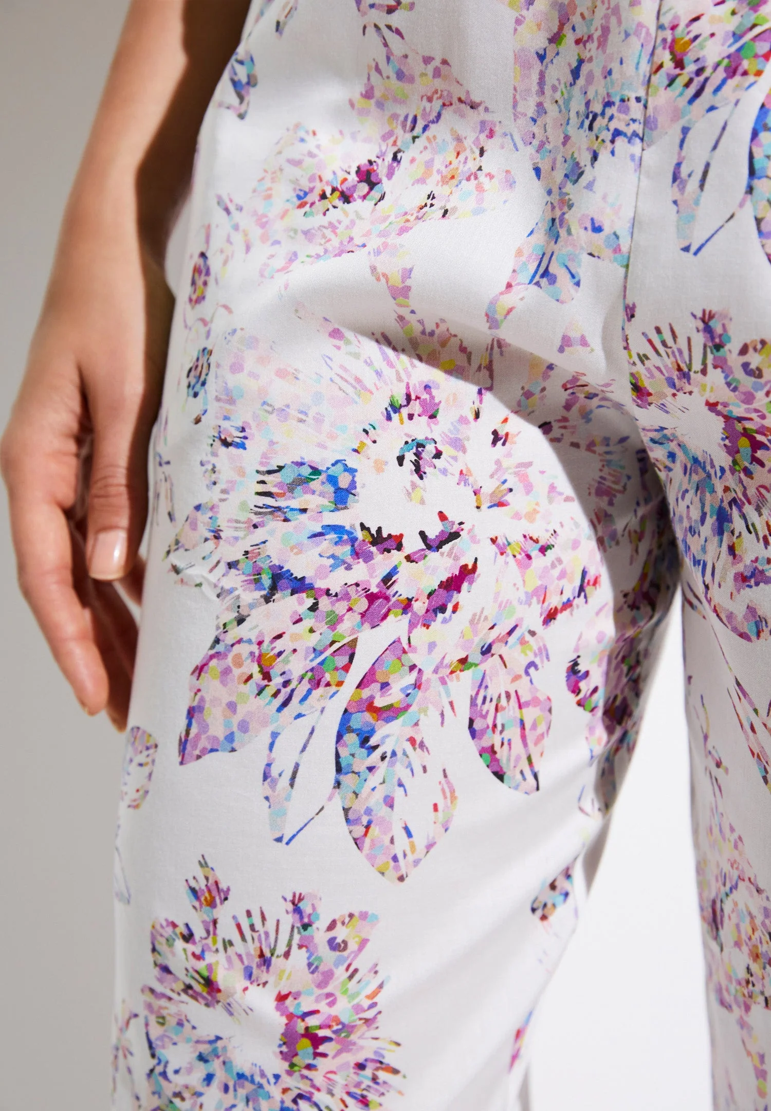 Cotton Sateen Print | Hose lang - pixel flowers - Image 5