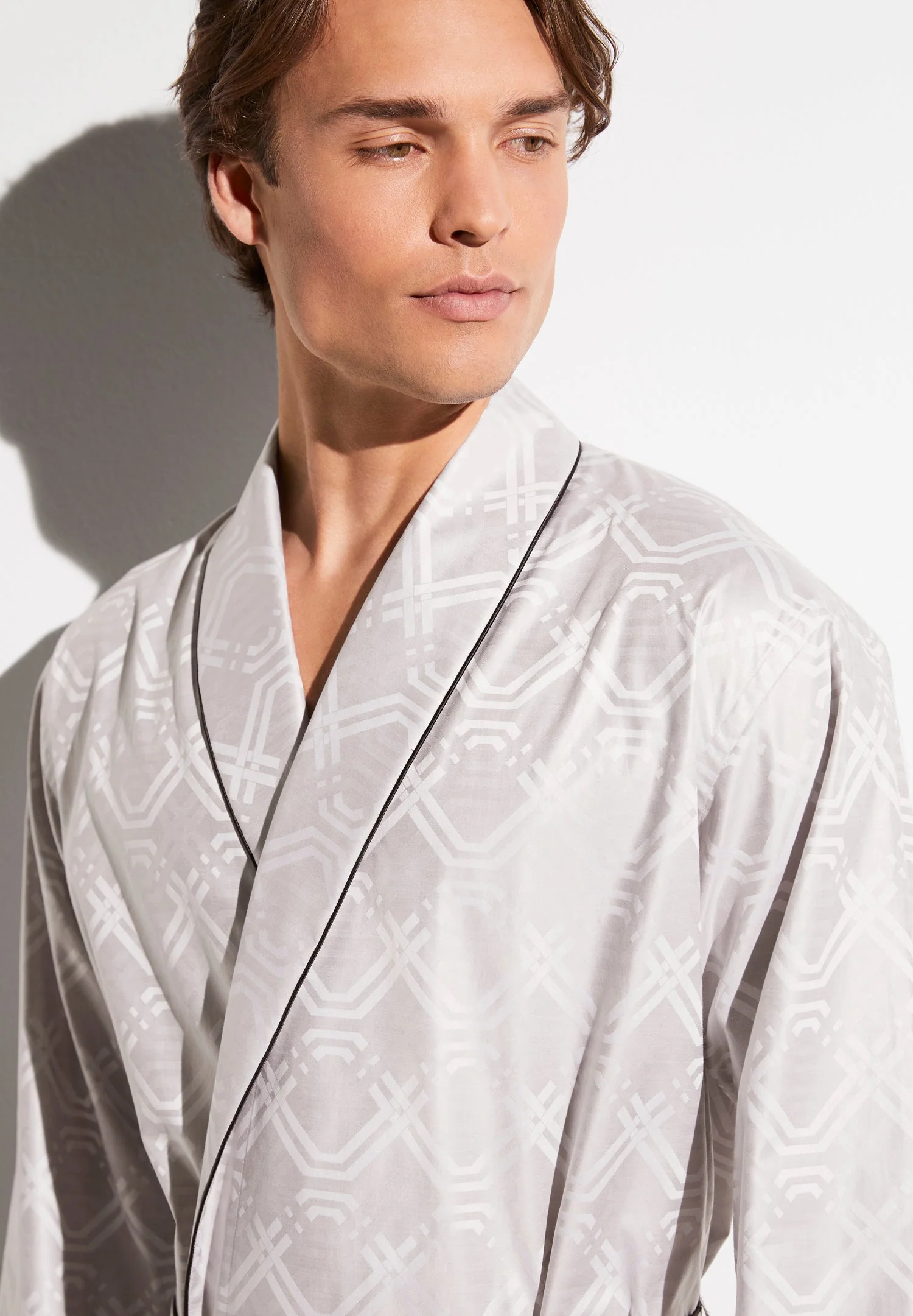 Luxury Jacquard | Morgenmantel lang - geo taupe - Image 4