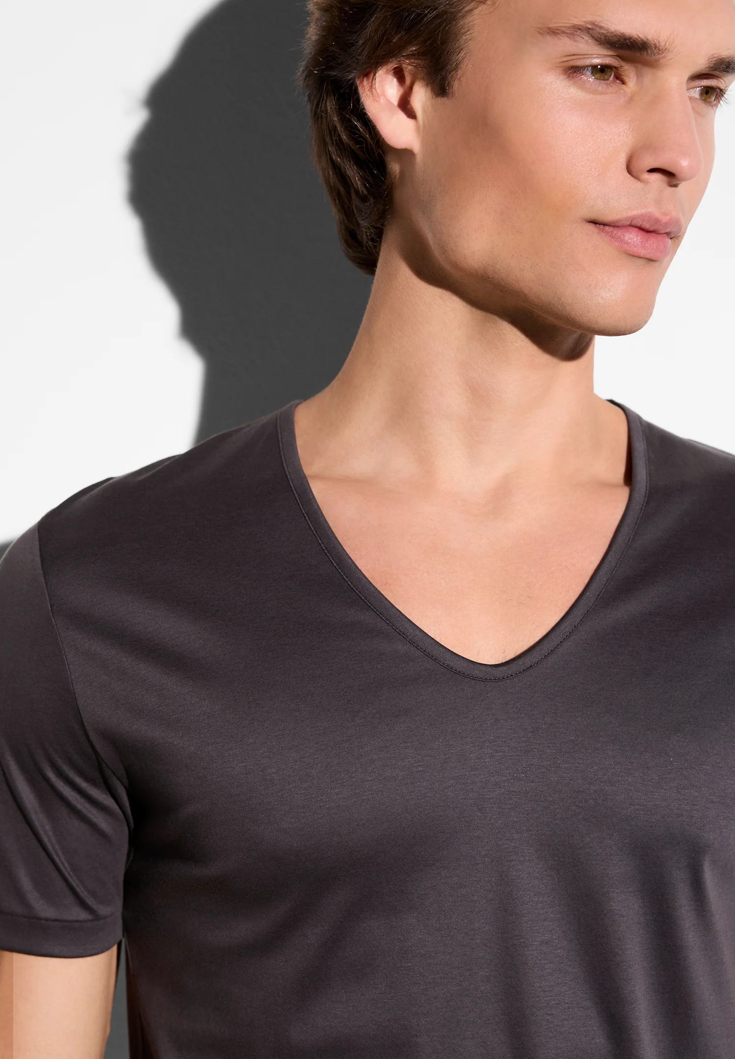 Sea Island | T-Shirt kurzarm V-Ausschnitt - espresso - Image 3
