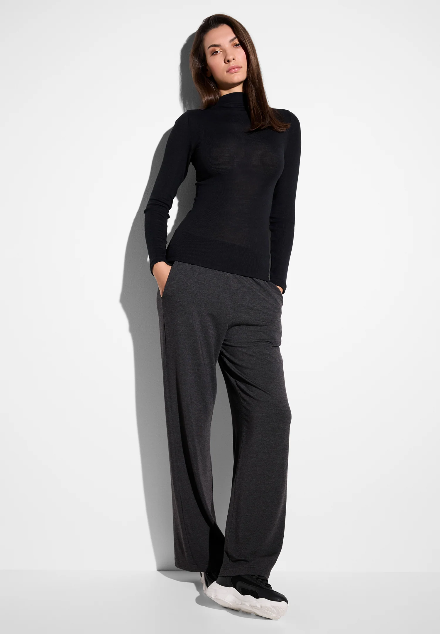 Wool & Silk | T-Shirt langarm - black - Image 5